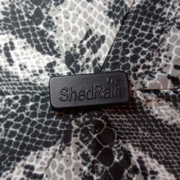 Shed Rain Flatware Umbrella - Picture 2 of 6